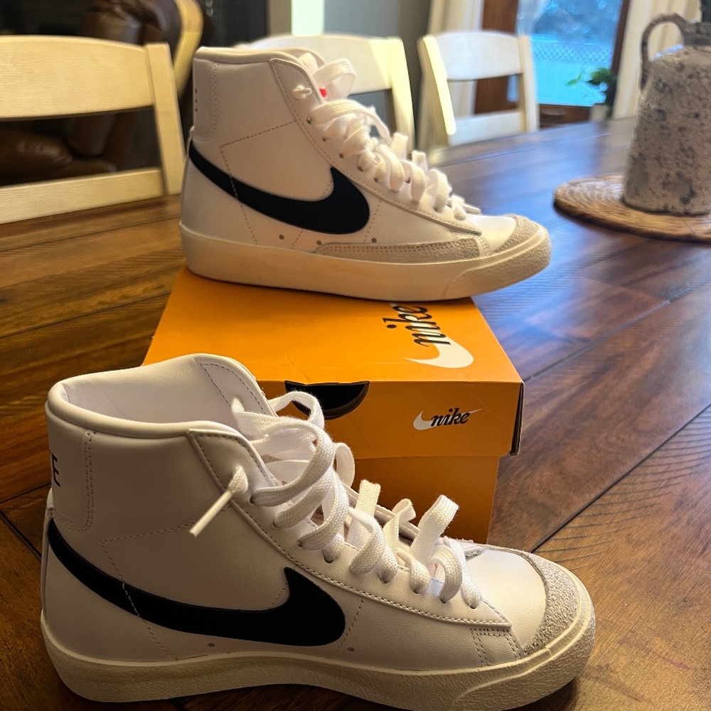 Women’s Nike Blazer Mid 77 size 5